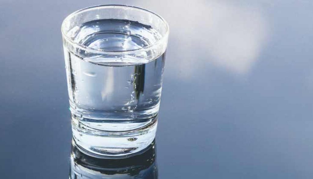 Basisches Wasser: Die Wunderflüssigkeit, die Ihr Körper braucht